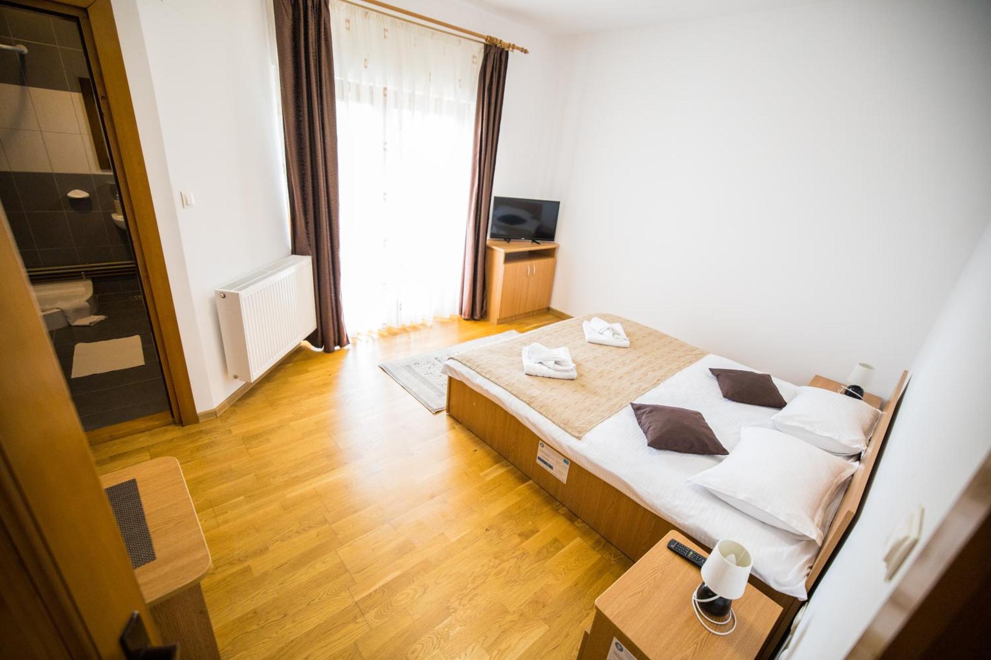 Pensiunea Codruta Cărpinişu Extérieur photo